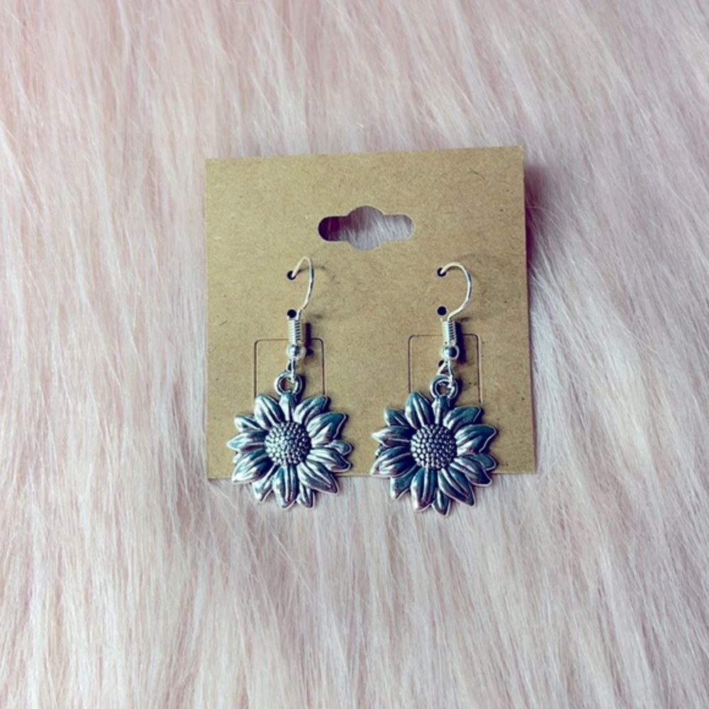 Handmade sunflower Earrings - Picture 2 of 2